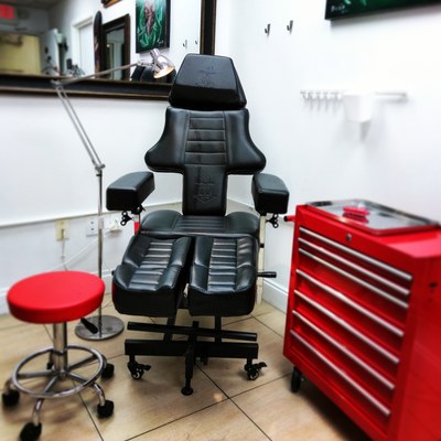 A clean tattoo station is really important in a tattoo studio. This is what you will always find in the Ettore Bechis Tattoo Studio in Miami Beach