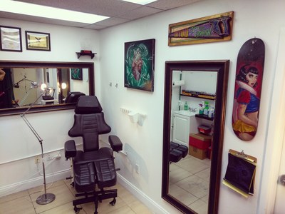 A comfortable and modern tattoo chair for the clients of Ettore Bechis Tattoo Studio in Miami Beach